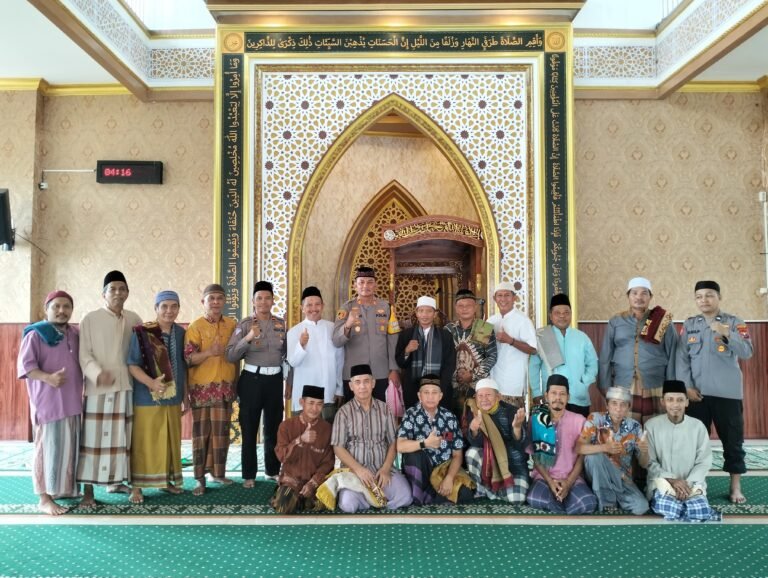 Safari Jum’at dan Himbauan Kamtibmas Kapolsek Menganti