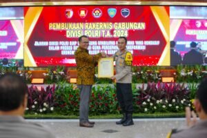 Kapolri Apresiasi Divhumas Atas Sertifikasi ISO 9001: 2015