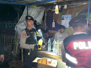 Puluhan Botol Miras di Angkringan Disikat Tim Samapta Polres Kediri Kota