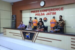Polda Jatim Amankan Dua Tersangka Pembuat Kontrak Angkutan Ekspedisi Fiktif 11 Miliar Rupiah