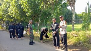 Guyup, Perguruan Silat PSHT Kerja Bakti Bersama Polisi Bersihkan Tempat Ibadah