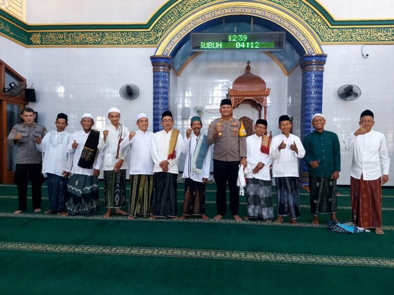 Safari Jumat di Masjid Rudlotul Falah, Kapolsek Menganti Menghimbau Masyarakat Untuk Terus Menjaga Kamtibmas