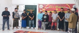 Jumat Berkah, Ketua DPD LSM GMBI Distrik Gresik Memberikan Santunan Anak Yatim dan Dhuafa