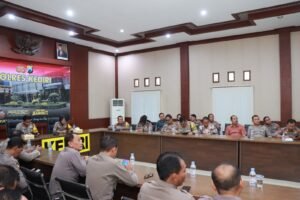 Kapolres Kediri Melalui Zoom Meeting Hadiri Taklimat Akhir Audit Kinerja Itwasda Polda Jatim.