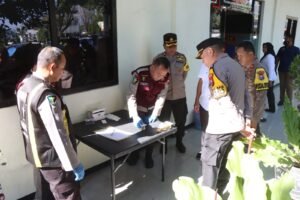 Polres Bondowoso Laksanakan Test Urine Setiap Personel, Upaya Penguatan Pengawasan Internal.