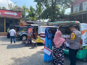 Polres Jember Gandeng Dispenduk Beri Layanan Keliling untuk Masyarakat.
