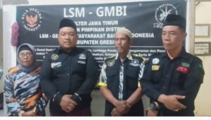 Rutinitas Jum’at berkah DPD LSM GMBI distrik Gresik, mengadakan acara doa bersama dan santunan anak yatim piatu dan duafa