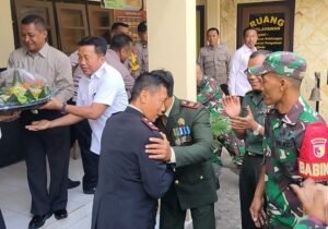 HUT Bhayangkara ke 78, Polsek Mojoroto Dapat Surprise dari Koramil 0809/ 03 Mojoroto