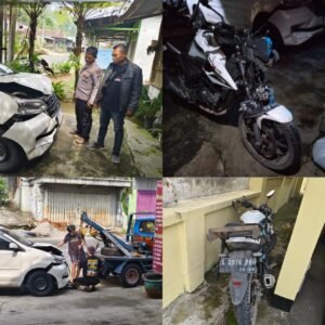 Polisi Bantu Evakuasi Motor dan Mobil yang Alami Kecelakaan di Ngantang.