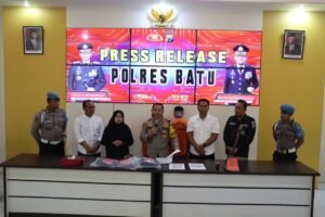 Polres Batu Amankan Sejoli Usai Kuburkan Janin Hasil Aborsi di Malang.