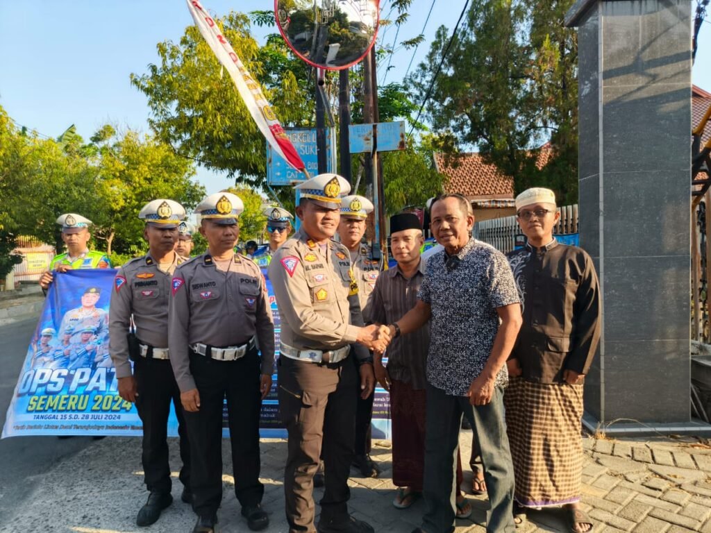 Operasi Patuh Semeru 2024, Polantas Ngawi Pasang Convex Mirror.