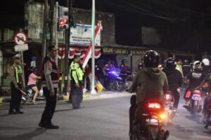Polres Madiun Kota Gelar Penyekatan Jalur Perbatasan pada Pengesahan Warga Baru Pandan Alas.
