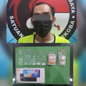 Satresnarkoba Polrestabes Surabaya berhasil amankan seorang sopir pengedar narkoba.