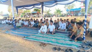 Istiqosah dan lomba tumpeng dalam memperingati HUT RI ke 79 Desa Lampah, Kecamatan Kedamean, Kabupaten Gresik.
