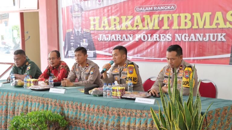 Polres Nganjuk Gelar Jum’at Curhat, Upaya Rawat Sinergisitas Kamtibmas Jelang Pilkada Serentak 2024.