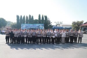 Kapolres Kediri Pimpin Upacara Korp Raport Kenaikan Pangkat dan Pemberian Penghargaan 21 Anggota Berprestasi.