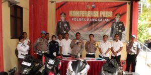 Polres Bangkalan Amankan 3 Tersangka Spesialis Curanmor yang Beraksi di 14 TKP.