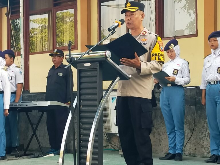 Motivasi Pelajar, Kapolsek Jetis Jadi Irup di SMK Negeri 1 Jetis.