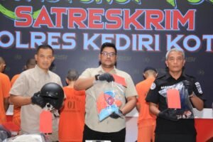 Polres Kediri Kota Amankan Pelaku Penculikan dan Penusukan di Kota Kediri.