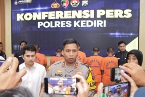 Gelar Press Release, Polres Kediri Amankan 8 Terduga Pelaku Pengeroyokan di Ngasem.