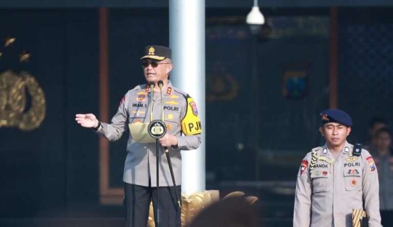 Pimpin Apel Pagi Kapolda Jatim Tekankan Netralitas Polri dalam Pilkada.