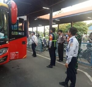 Dukung Pengamanan KTT IAF, Polresta Sidoarjo Patroli di Terminal Purabaya Bus Jurusan Bali Jadi Atensi.