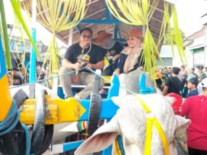 Polres Kediri Lakukan Pengamanan Parade Cikar Peringatan HUT RI ke-79 di Ngasem