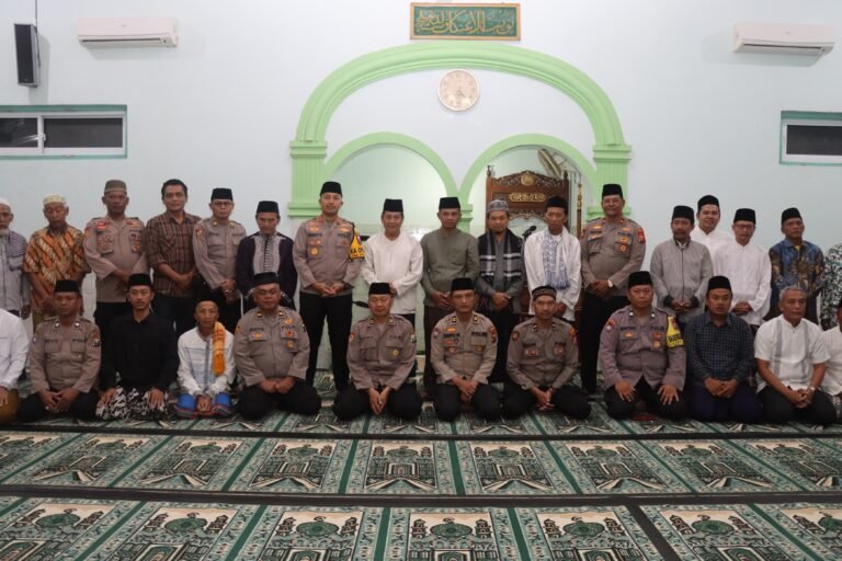 Sapa Jama’ah Sholat Subuh Masjid Al – Muthohar, Kapolres Kediri Kota Ciptakan Suasana Pilkada Aman Dan Kondusif.
