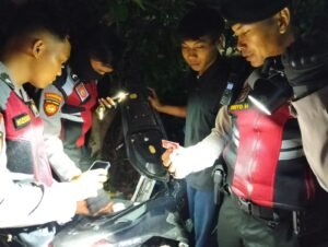 Incar Miras dan Pil Koplo, Sat Samapta Polres Kediri Kota Bubarkan Tongkrongan Pemuda di Warung Dermaga Brantas