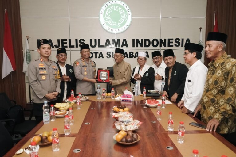 Cooling System Hadapi Pilkada 2024 Kapolrestabes Surabaya Silaturahmi ke Tokoh Agama.