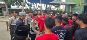 Kabag Ops Polres Kediri Kota Hentikan Acara Pencak Dor yang Digelar di Salah Satu Ponpes, Ini Alasannya !