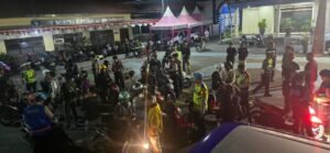 Polres Kediri Kota Intensifkan Razia Cipta Kondisi Jelang Pilkada 2024 : Polisi Temukan Miras dan Pecahan Batu Bata