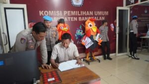Tahap Kampanye Pilkada 2024, Polres Bangkalan Tingkatkan Patroli dan Penjagaan Kantor KPU dan Bawaslu.
