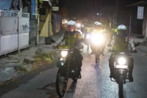 Sinegitas Polres Mojokerto Kota bersama Kodim 0815 Patroli Jaga Kamtibmas Tahapan Kampanye Pilkada 2024.