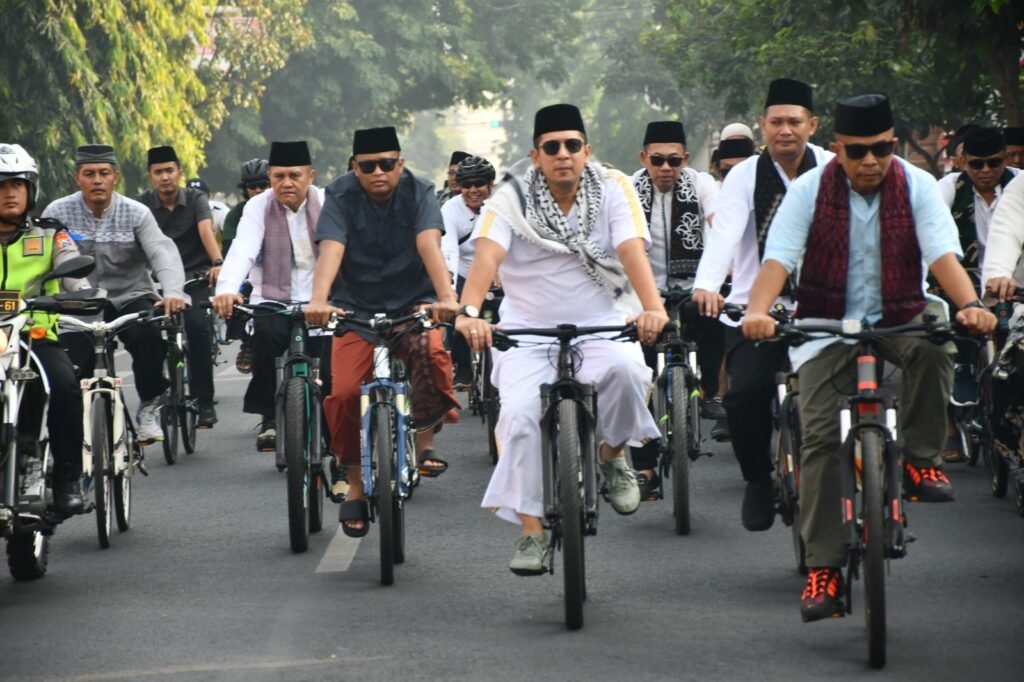 Cooling System Pilkada 2024, Polres Mojokerto Gowes Bareng Forkopimda dan 1.000 Santri.