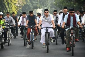 Cooling System Pilkada 2024, Polres Mojokerto Gowes Bareng Forkopimda dan 1.000 Santri.