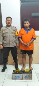 Polsek Menganti berhasil menangkap tindak pencurian accu truk di depan masjid.