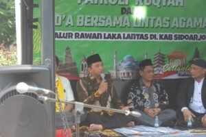 Ops Zebra Semeru 2024 Polisi Gelar Doa Bersama di Jalur Rawan Laka Lantas di Sidoarjo.