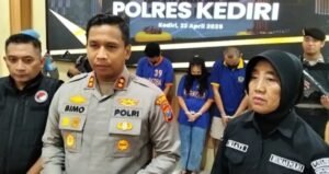 3 Orang Salah 1 Perempuan Ratu  Pengedar Sabu-sabu 1 Kg Ditangkap dan Dijebloskan Penjara Polres Kediri