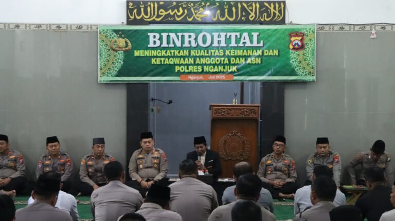 Polres Nganjuk Gelar Binrohtal, Kapolres Ajak Anggota Tingkatkan Rasa Syukur