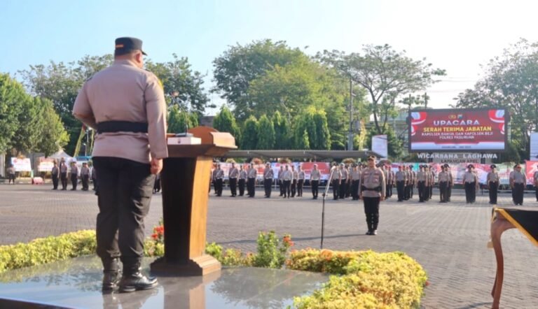 Polres Pasuruan Gelar Sertijab dan Kenaikan Pangkat 60 Anggota