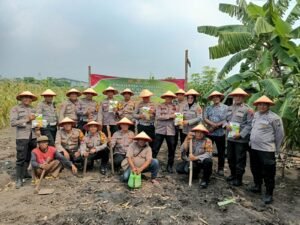 Polsek Buduran Tanam Jagung Serentak Kuartal III di Desa Sukorejo