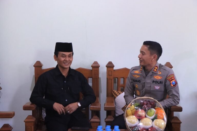 Perkuat Sinergitas Jaga Kamtibmas, Kapolres Madiun Kunjungi Ketua Umum Perguruan Silat.                               