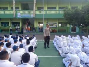 Kanit Binmas Polsek Krembung Membuka MPLS SMKI Desa Rejeni