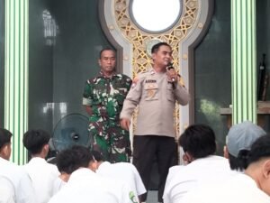 Kanit Binmas Polsek dan Babinsa Krembung Beri Siraman Rohani dan Ajak Siswa Tertib Berlalulintas