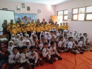 Kanit Binmas Polsek Krembung Beri Materi MPLS di SDN 1 Kedung Sumur,Lingkungan Sekolah Aman dan Edukasi Tertib Lalu Lintas