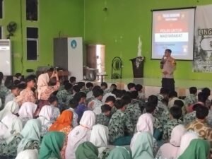 MPLS SMAN 1 Krembung,Kanit Binmas Beri Edukasi Ajak Siswa Berperilaku Sehat,dan Patuhi Rambu Lalin