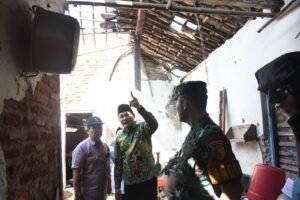 Bupati Subandi Sidak Tiga Rumah Tidak Layak Huni di Sidoarjo dan Porong