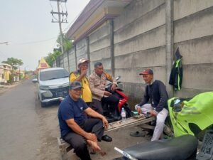 Bhabin Kelurahan Cemengkalang Serap Aspirasi Juru Parkir Antisipasi Premanisme