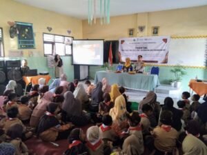 Kanit Binmas Polsek Krembung Isi MPLS di SDN Balong Garut, Jauhi Indikasi Bullying 